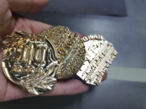 2023 हॉट सेलिंग कस्टम डिजाइन से उभरा पीतल का स्टैम्प धातु उत्कीर्ण पत्र लकड़ी के चमड़े के मोल्ड्स पर लोगो के लिए ग्राफिक राशि - Product Image 4