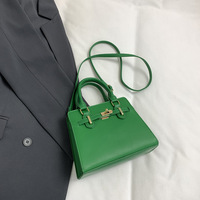 Sac carré rétro simple, à porter à la main, à l'épaule ou en bandoulière, tendance et à la mode pour femmes