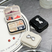 Mini boîte à pilules rectangulaire portable en plastique haut de gamme, boîte de rangement pour pilules et comprimés multi-compartiments pour sept jours avec couvercle
