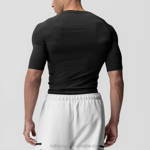 T-shirt da <span class=keywords><strong>uomo</strong></span> a <span class=keywords><strong>mezza</strong></span> <span class=keywords><strong>manica</strong></span> per palestra e fitness, personalizzabile OEM, ad asciugatura rapida, vestibilità slim, casual, compressiva, a taglio cropped, modello muscle fit. - Product Image 2