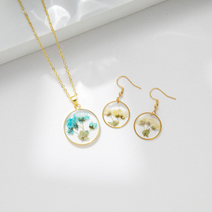 ต่างหูแบบห้อยประดับดอกไม้แห้งแท้ ชุดสร้อยคอพร้อมจี้เรซิ่นสำหรับผู้หญิง - Product Image 6