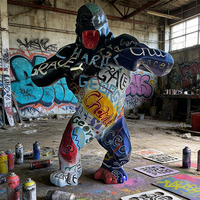 Sculpture en fibre de verre, statue de gorille en résine colorée peinte à la main, adaptée aux centres commerciaux, aux hôtels et à la décoration intérieure
