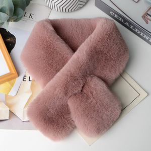 Bufanda de Piel Sintética de Conejo Gruesa y Versátil con Logotipo Personalizado al por Mayor, Versión Cálida de Invierno, Bufanda de Piel para Mujer con Cuello Real - Product Image 1