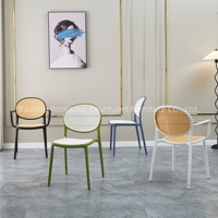Chaises de bureau empilables en plastique modernes, durables, élégantes et luxueuses pour café, jardin, bistrot, maison et restaurant