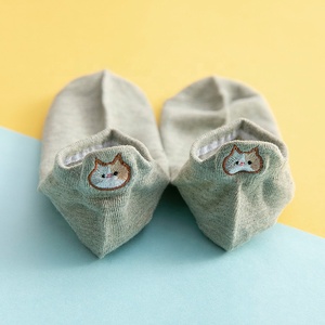 Vente en gros <span class=keywords><strong>de</strong></span> chaussettes courtes brodées avec logo chat mignon chaussettes d'été en coton à coupe basse pour femmes - Product Image 6