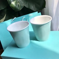 Tasse en céramique blanche unie porcelaine fine tasses personnalisées en gros conception sans poignée tasse à thé en porcelaine bleue pour souvenir