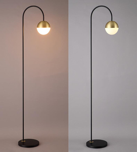 Lampe sur pied LED de style nordique postmoderne, <span class=keywords><strong>boule</strong></span> ronde en verre moderne avec corps en aluminium, abat-jour en métal, lampe sur pied pour la décoration de la maison - Product Image 1