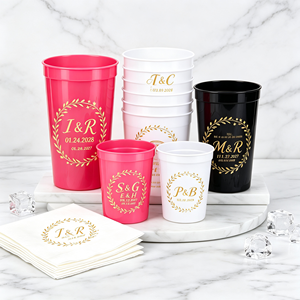 Gobelets en plastique givré rose de 600 ml avec initiales pour mariage, bar et fête de pendaison de crémaillère, avec serviette – Vente en gros OEM - Product Image 1