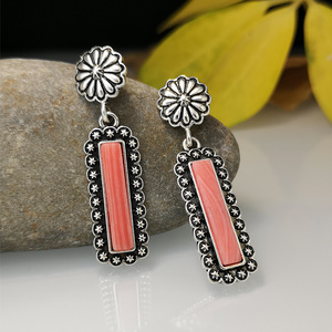Orecchini Pendenti Boho Intagliati con Accenti Colorati, Stile Etnico Vintage, Accessori di Moda per Donne - Product Image 3