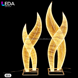 LEDA La decoración de la fiesta de boda cuenta con luces LED como fondo, un marco de metal y un escenario de fondo ondulado. - Product Image 3