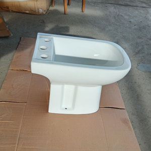 Conjunto de Inodoro y Bidé de Cerámica con 3 Orificios para Baño, Argentina - Product Image 6