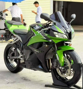 Motocicleta Usada CBR600 con Chasis de Aluminio, Motor de 4 Cilindros de Gran Potencia con Sonido Fuerte, Sistema de Escape Modificado - Product Image 2