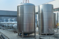 Réservoir de stockage en acier inoxydable de qualité alimentaire 1000L 304/316L pour l'industrie de la bière et des boissons au lait avec composant de récipient à pression centrale