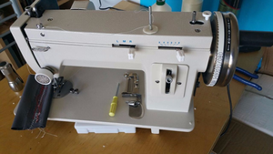 Prêt à expédier MK309 bras long zigzag machine à <span class=keywords><strong>coudre</strong></span> pièce de rechange réduction de vitesse grand <span class=keywords><strong>volant</strong></span> avec couverture ceinture - Product Image 3