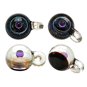 Galaxy Planet Nebula Ribbon Vortex Cosmos Series Collier au design unique Pendentif boule d'univers en verre - Product Image 6