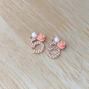 Noble Fashion kreatif elegan bunga mutiara Nomor 5 jimat logam campuran kerajinan tangan Diy aksesoris sampah Telepon Kasus dekorasi Laptop - Product Image 5