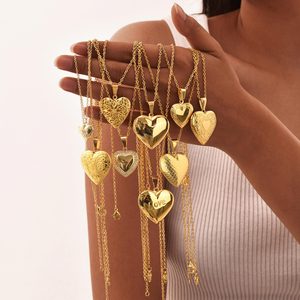 Collana con Ciondolo Unisex Trendy in Acciaio Inossidabile Placcato <span class=keywords><strong>Oro</strong></span> 18K con Design a Serpente Martellato e Fiore Gonfio, Regalo per Occasioni Speciali - Product Image 2