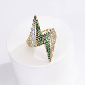 Anillo de Lujo con Rayo Chapado en Oro de 14K, Anillo de Declaración con Circonitas Verdes Iced Out, Joyería Hip Hop para Hombre y Mujer, Regalo - Product Image 5