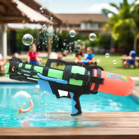 Pistolet à eau gonflable en plastique haute capacité jeu de piscine extérieure grand pistolet à eau avec conception poreuse
