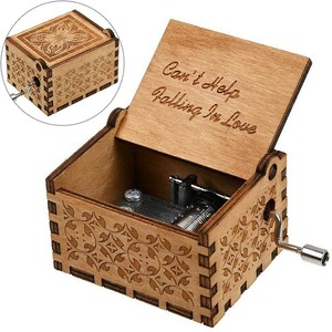 Caja <span class=keywords><strong>de</strong></span> música <span class=keywords><strong>de</strong></span> madera grabada antigua "<span class=keywords><strong>No</strong></span> se puede evitar enamorarse" Estuches musicales Regalo <span class=keywords><strong>de</strong></span> cumpleaños Juguetes para niños - Product Image 3