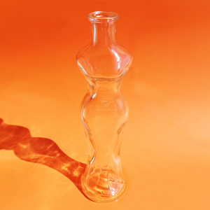 Botellas de vidrio personalizadas diseñadas con una hermosa silueta femenina, botella de vidrio reutilizable para la decoración de licor y whisky - Product Image 6