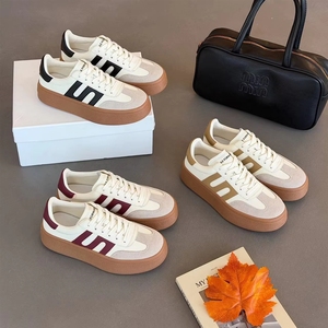Nouvelles Chaussures Blanches Confortables et Polyvalentes 2026 en Cuir Véritable Rétro à Semelle Épaisse, Respirantes, Légères et Antidérapantes - Product Image 1