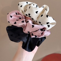 Daou – Nouveaux Chouchous en Satin Floqué en Forme de Cœur de 15 cm, Accessoires Capillaires Élégants et Durables de Haute Qualité pour Femmes