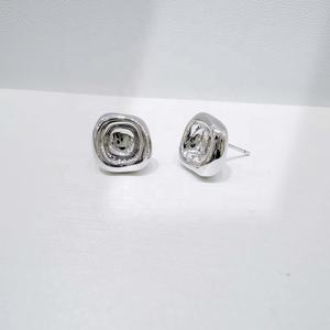 Precio de fábrica, pendientes geométricos hipoalergénicos de plata S925, elegantes y delicados, estilo coreano occidental, pequeños y sencillos para chicas. - Product Image 1