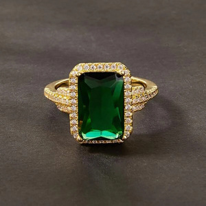Anello Vintage di Lusso per Donne, Elegante Gioiello da Indossare all'Indice - Product Image 4