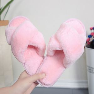 Chaussons d'hiver pour femmes avec fausse fourrure, chaussures chaudes tendance, pantoufles plates à enfiler pour femme - Product Image 5