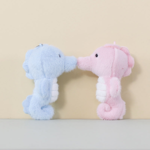 Оптовая продажа: Миниатюрный 13-сантиметровый экологичный плюшевый брелок-подвеска в виде морского конька, мягкая игрушка-морское животное на заказ для промоакций и подарков - Product Image 3