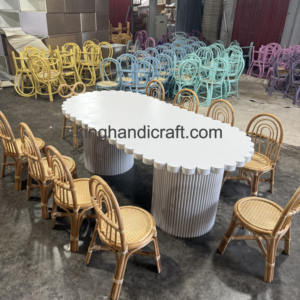 ชุดโต๊ะและเก้าอี้หวายธรรมชาติสำหรับเด็กดีไซน์วงรีทำด้วยมือสำหรับห้องเด็กเล่นในร่มงานสังสรรค์กลางแจ้ง - Product Image 1