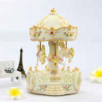 Boîte à musique carrousel de style européen, origine Chine, cadeau d'anniversaire pour filles, meilleur ami des enfants, artisanat en résine miniature de Noël