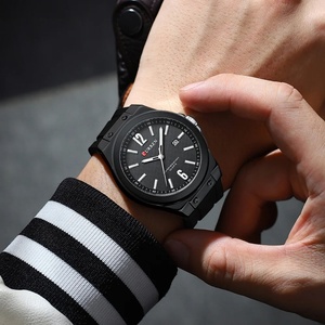 Montre Homme Curren 8467 de Luxe Tendance en Silicone à Quartz avec Date, Idéale pour le Business et le Sport - Product Image 6