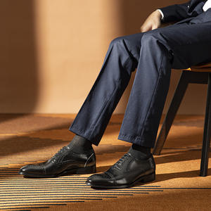 Chaussures en cuir Oxford sur mesure de luxe, très populaires, conviennent au style formel des hommes lors d'événements professionnels. - Product Image 2