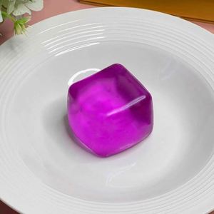 Jouet sensoriel en caoutchouc en forme de cube de glace, design rose, balle à presser pour filles, jouet anti-stress et anti-anxiété pour la main - Product Image 4