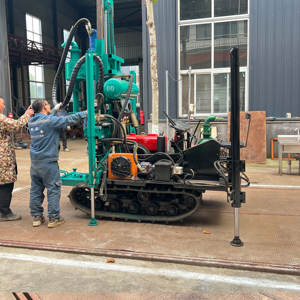 Foreuse hydraulique sur chenilles avec pompe à boue intégrée, conçue <span class=keywords><strong>pour</strong></span> les <span class=keywords><strong>puits</strong></span> d'eau et les foreuses d'exploration - Product Image 2