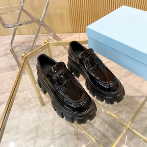 Zapatos de Cuero Genuino con Suela Gruesa, Mocasines con Punta Abierta que Aumentan la Altura, Estilo 2026, Clásicos Británicos Escolares Negros - Product Image 1