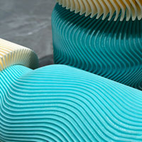 Vase rayé imprimé en 3D en PLA exclusif, design minimaliste élégant, surface brillante et propre, couleur et taille personnalisables via l'impression 3D FDM