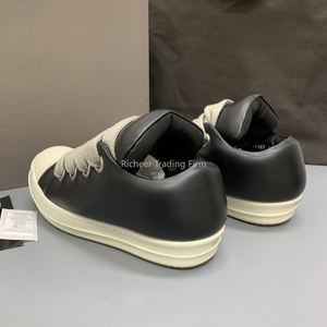 Tendance 2025 : Baskets basses classiques en cuir véritable, personnalisables avec logo, style rétro sportif, respirantes, à lacets, avec amorti et semelle plateforme - Product Image 6