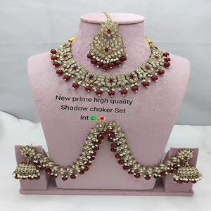 Conjunto de collar de perlas y Kundan chapado en oro de colección elegante de tendencia de gran calidad a la venta por exportadores indios - Product Image 3