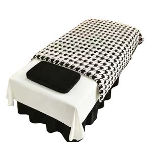 Juego de Cuatro Fundas de Cama de Estilo Retro Francés, Juego de Fundas de Cama Exclusivas de Alta Gama en Color Negro para Salón de Belleza y Masajes - Product Image 1