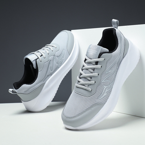 Chaussures de course pour hommes grande taille, respirantes, en maille, légères, semelle EVA souple, style printemps-été, vente en gros - Product Image 1