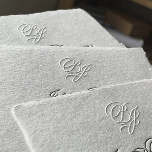 Juego de invitaciones de boda hechas a mano con borde decorativo, envoltura de papel vegetal, cinta y sello de cera, invitación elegante y lujosa - Product Image 5