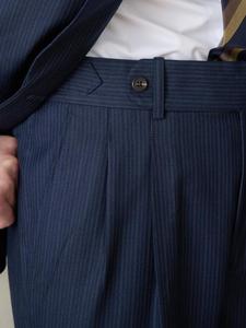 Abito da uomo slim fit retrò blu navy a righe, doppiopetto con collo a scialle, per matrimonio o affari - Product Image 4