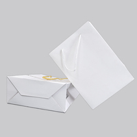 Sacs en papier blancs personnalisés avec logo, pour vêtements, chaussures, emballages cadeaux, sacs de shopping de luxe, avec poignée en ruban