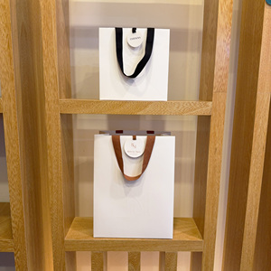 Eco-Friendly Custom Logo <b>Wedding</b> Candy Shopping <b>Bag</b> Packaging Paper <b>Gift</b> <b>Bag</b> Clothing Shop Paper <b>Bags</b> with Hang Tag - Product Image 4