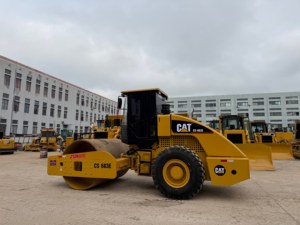 รถบดอัดสั่นสะเทือน CAT CS-683E มือสอง ความเร็วสูง เหมาะสำหรับงานก่อสร้างลานคลังสินค้า - Product Image 2