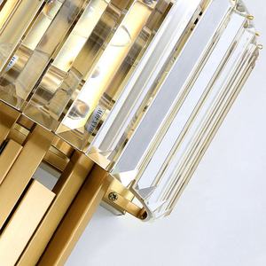 โคมไฟติดผนังคริสตัลดีไซน์สร้างสรรค์สไตล์โพสต์โมเดิร์นสุดหรูสำหรับห้องนอน ห้องนั่งเล่น และผนังตกแต่ง - Product Image 3