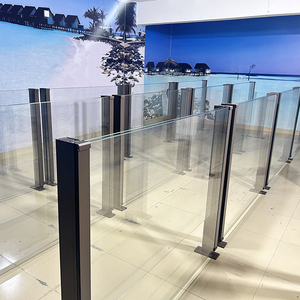 Balustrade en verre <span class=keywords><strong>et</strong></span> aluminium rétractable réglable au design moderne pour hôtels <span class=keywords><strong>et</strong></span> restaurants - Product Image 1